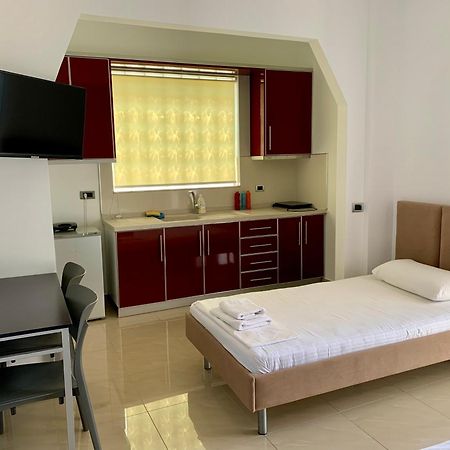 סרנדה Hotel Piazza מראה חיצוני תמונה