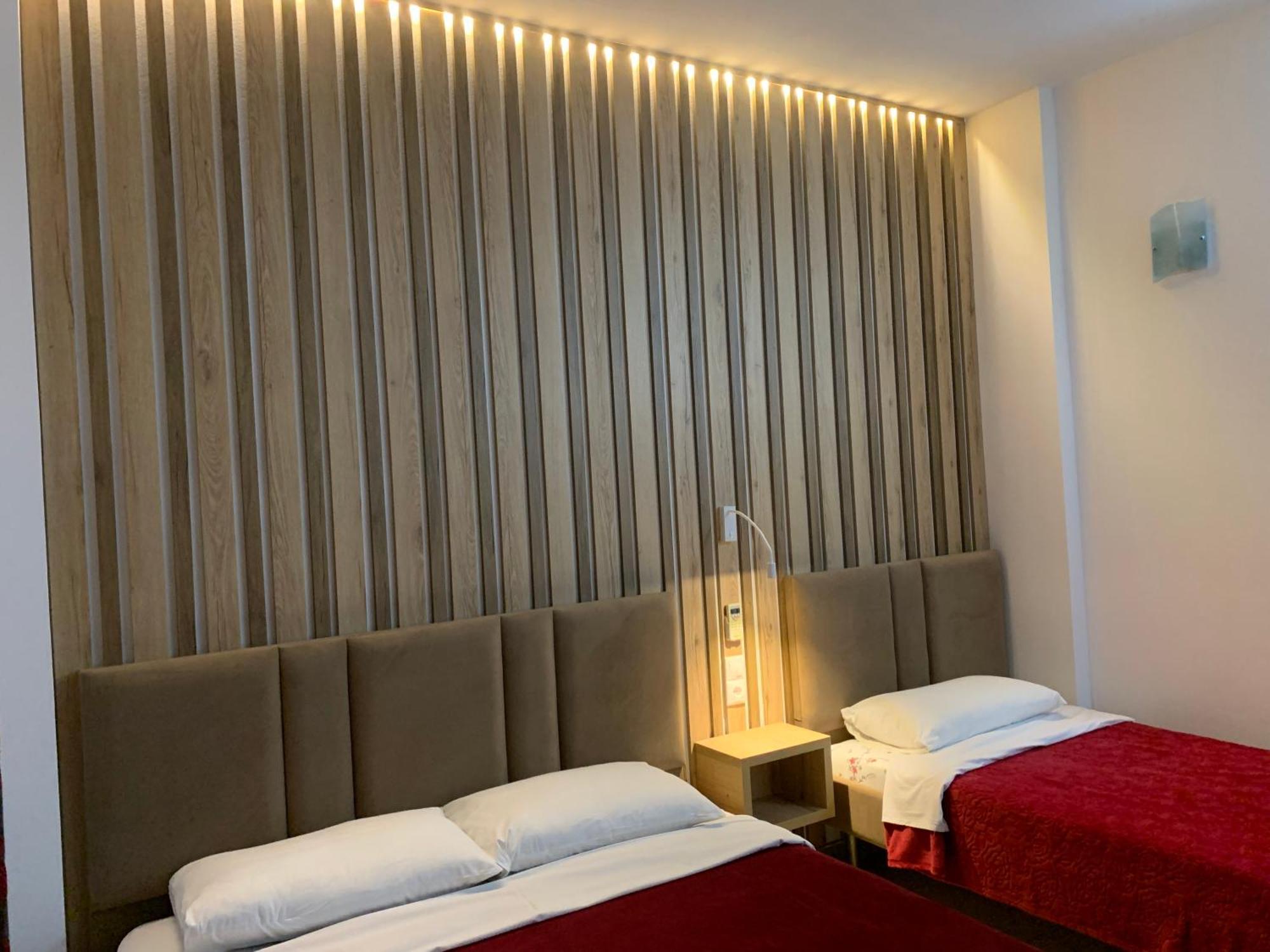 סרנדה Hotel Piazza מראה חיצוני תמונה
