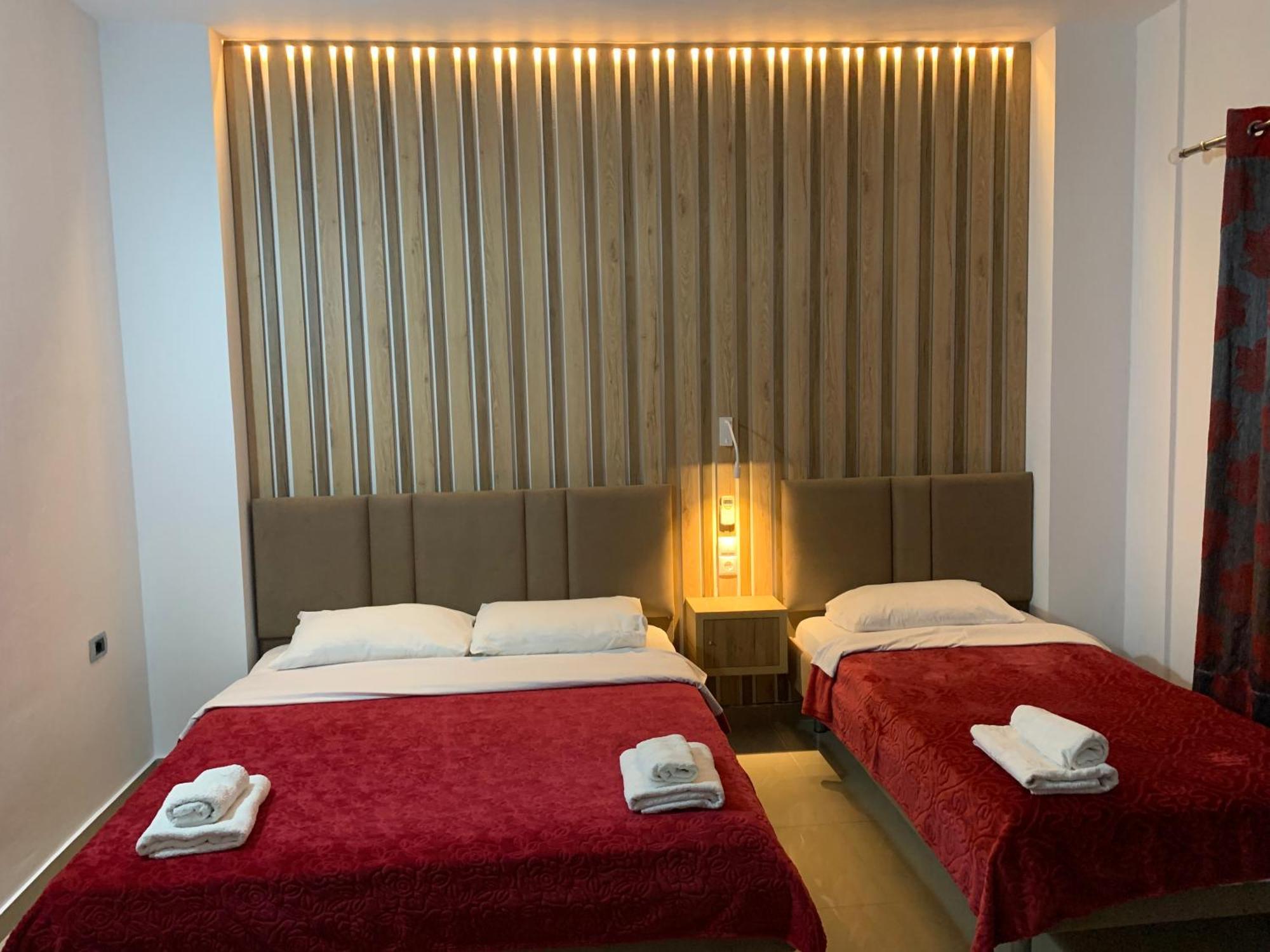 סרנדה Hotel Piazza מראה חיצוני תמונה