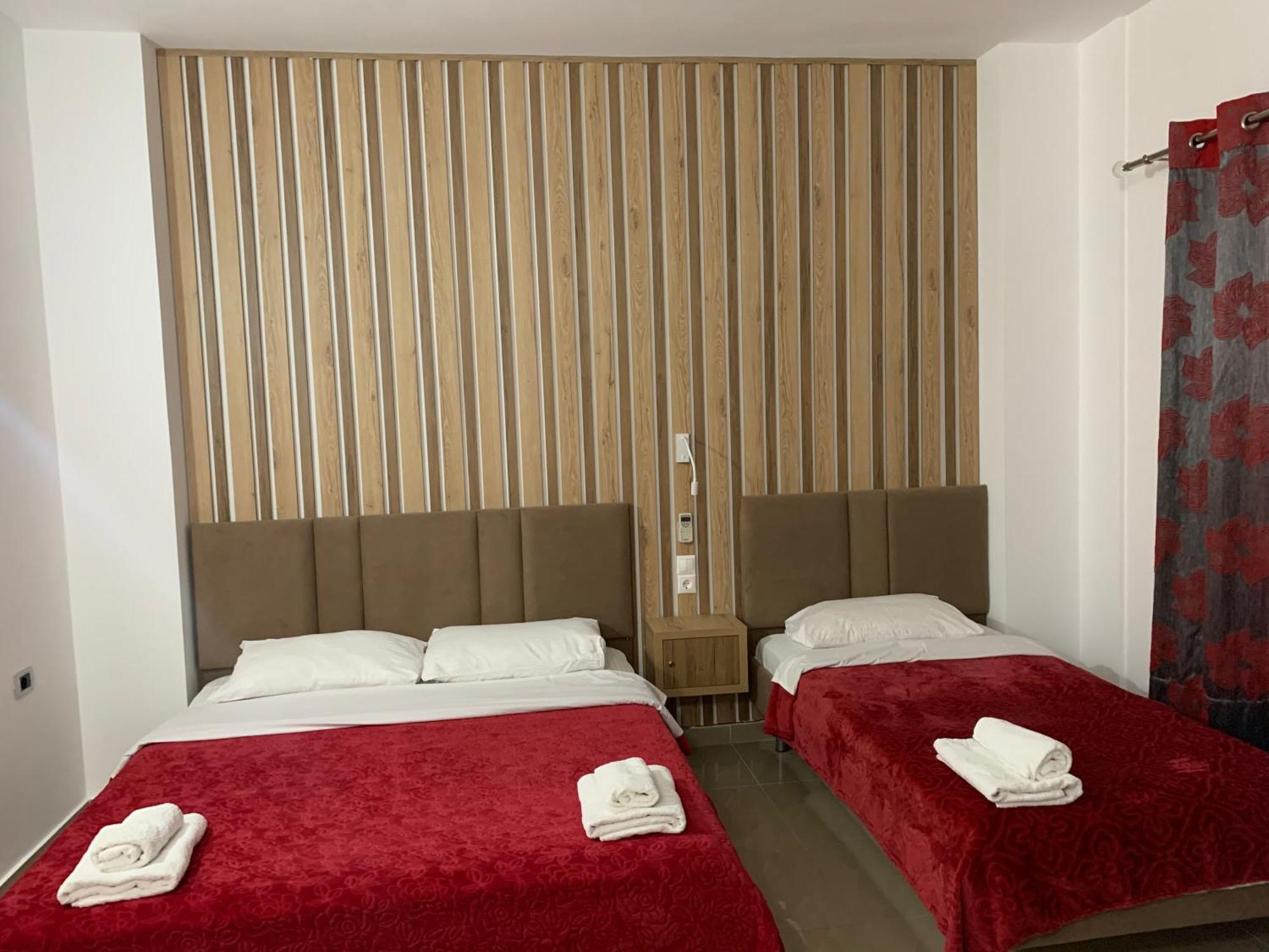 סרנדה Hotel Piazza מראה חיצוני תמונה