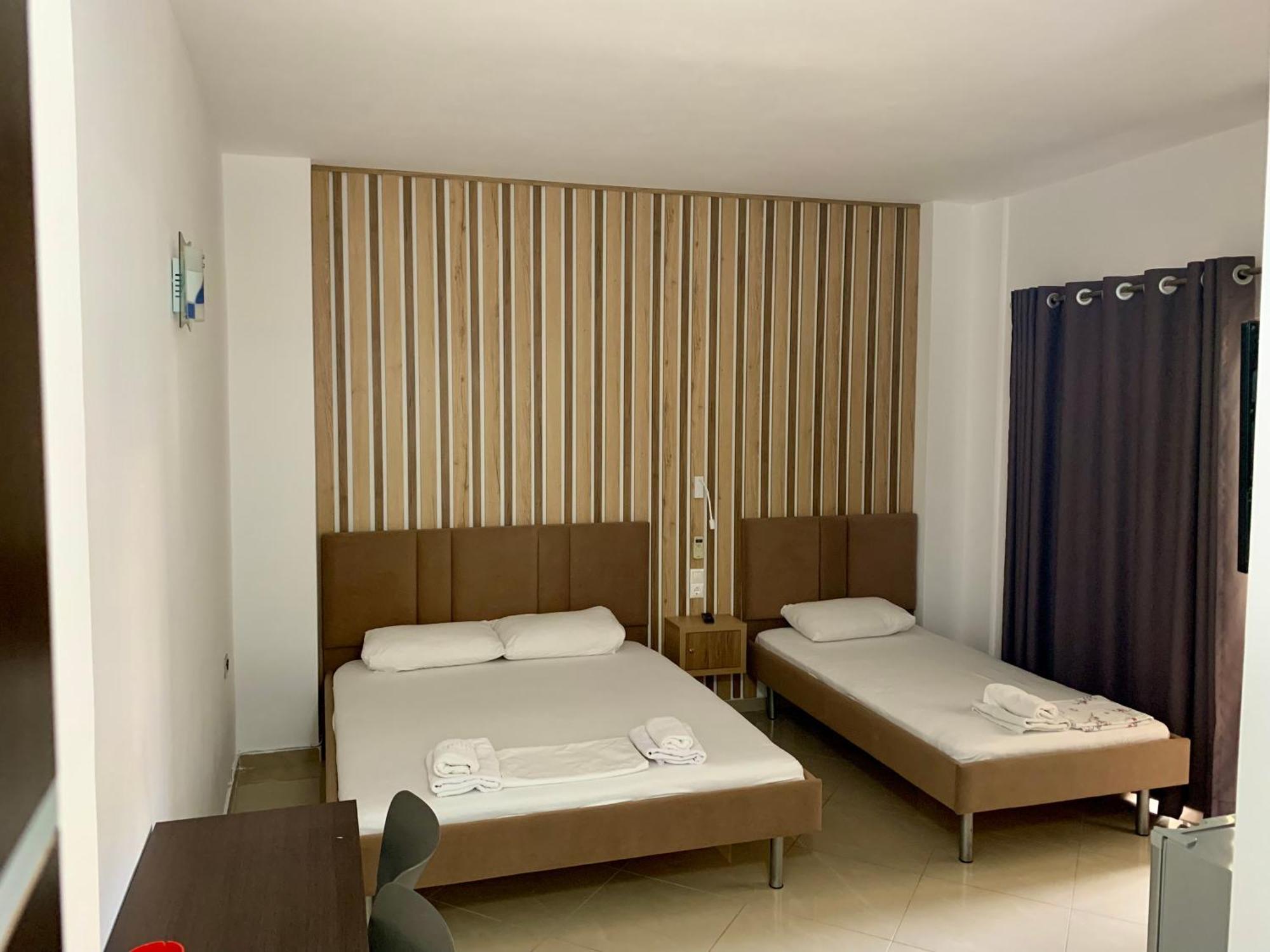 סרנדה Hotel Piazza מראה חיצוני תמונה