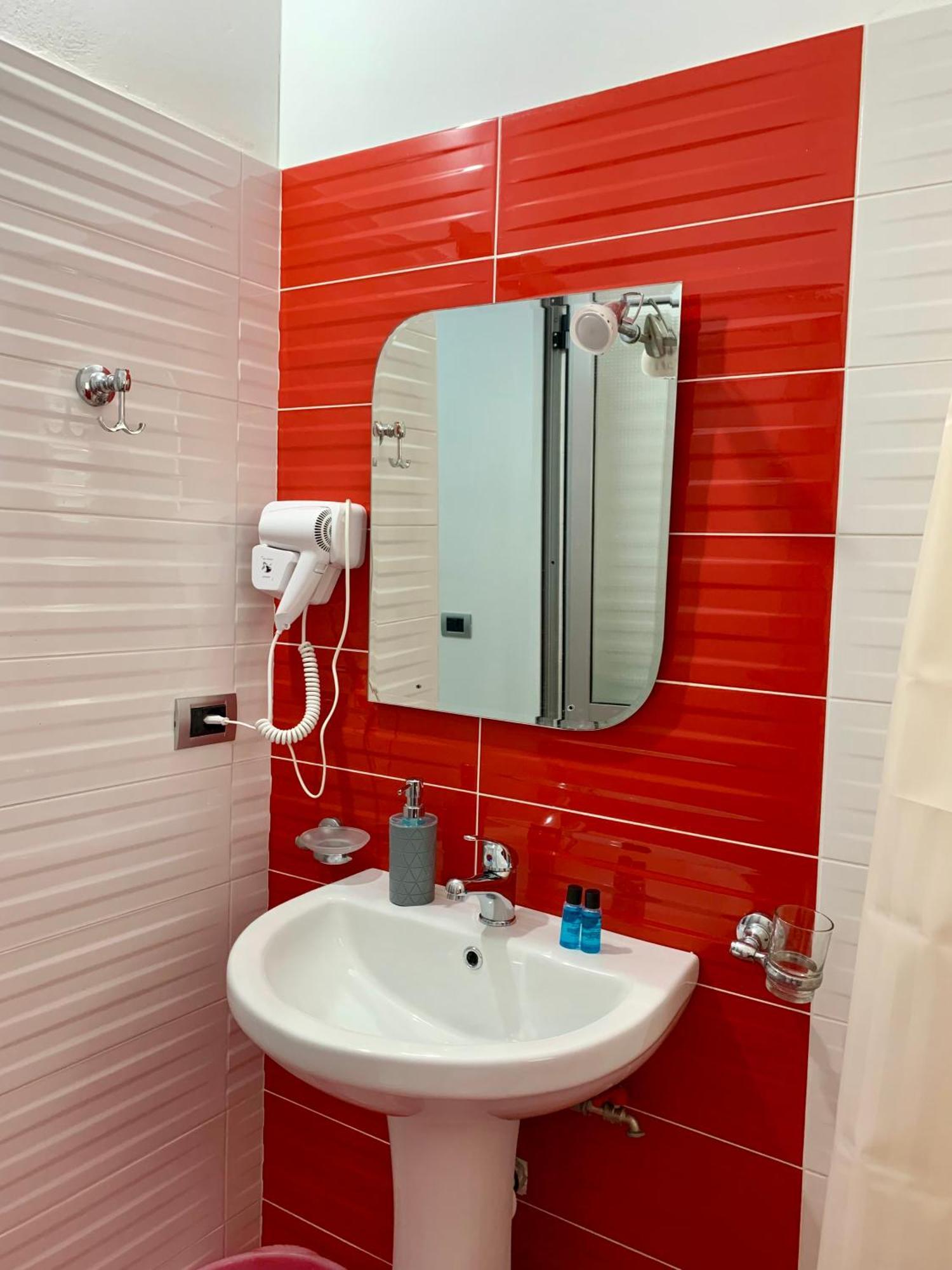 סרנדה Hotel Piazza מראה חיצוני תמונה