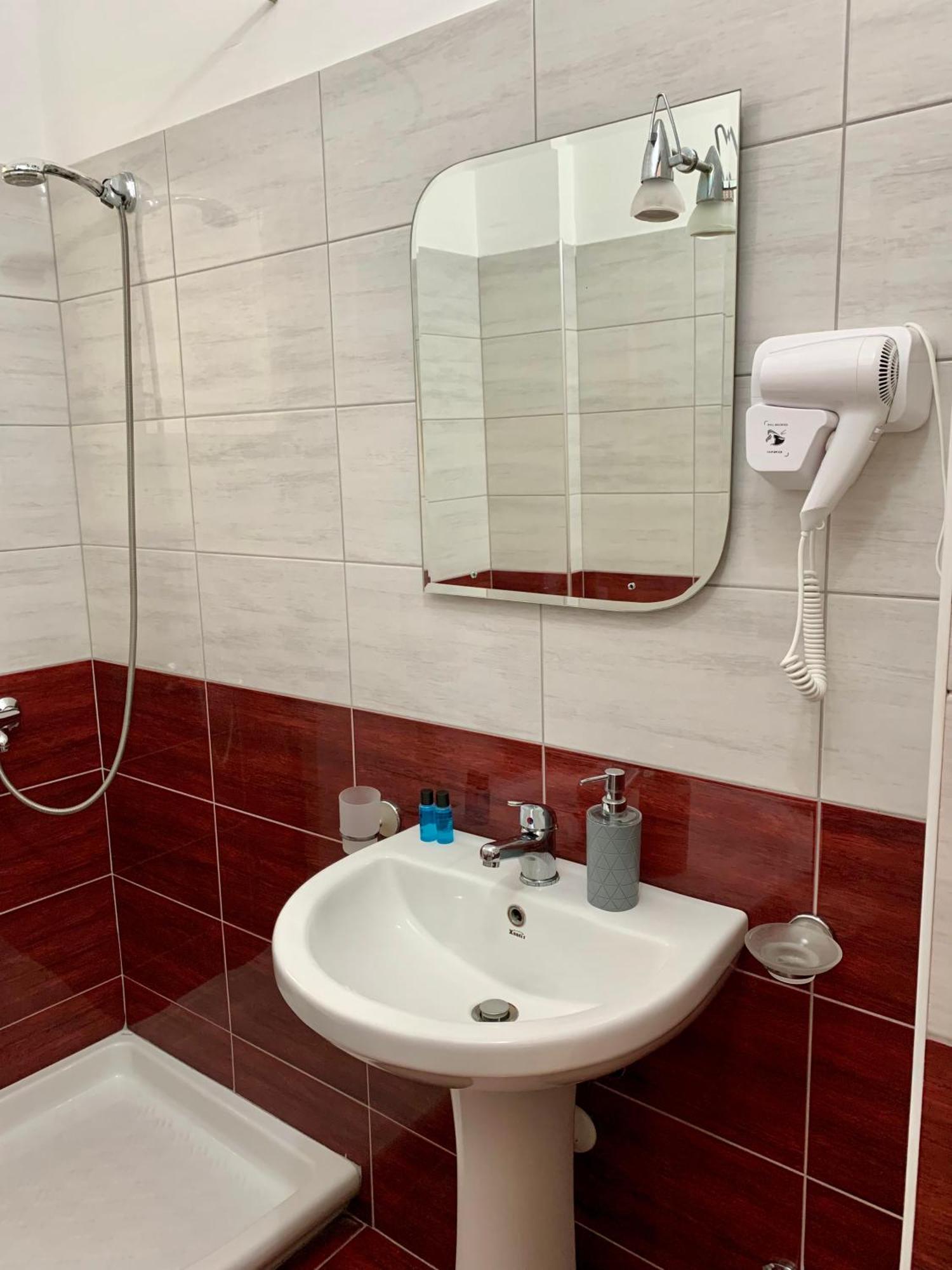סרנדה Hotel Piazza מראה חיצוני תמונה
