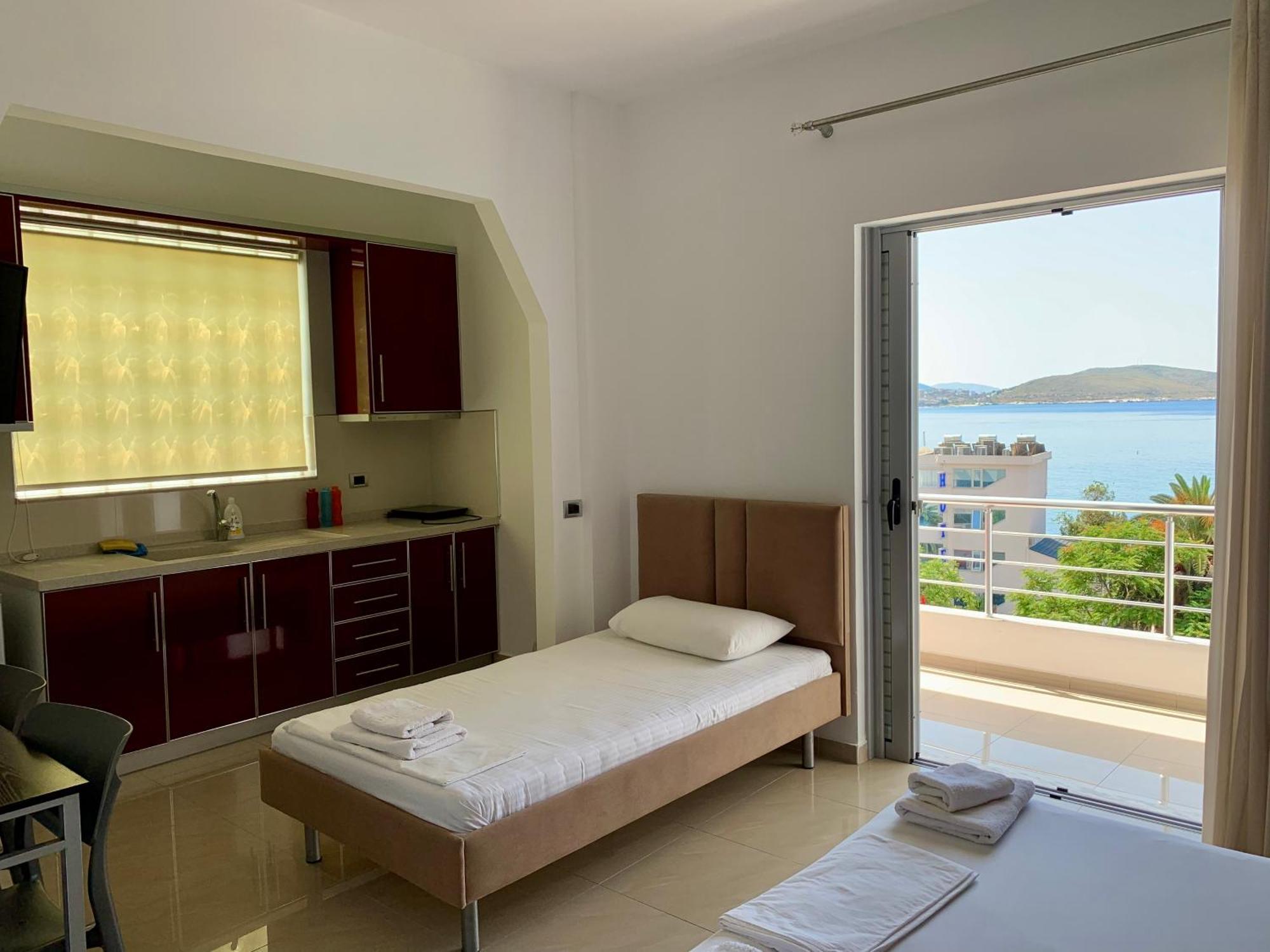 סרנדה Hotel Piazza מראה חיצוני תמונה